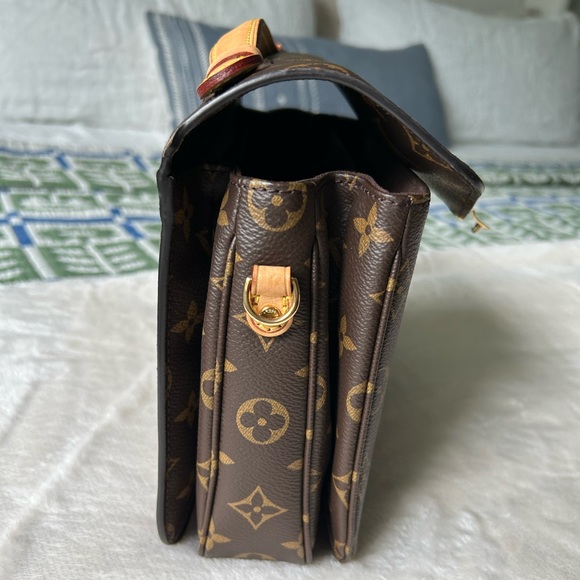 Louis Vuitton Pochette Metis Monogram Satchel Bag - Picture 11 of 16